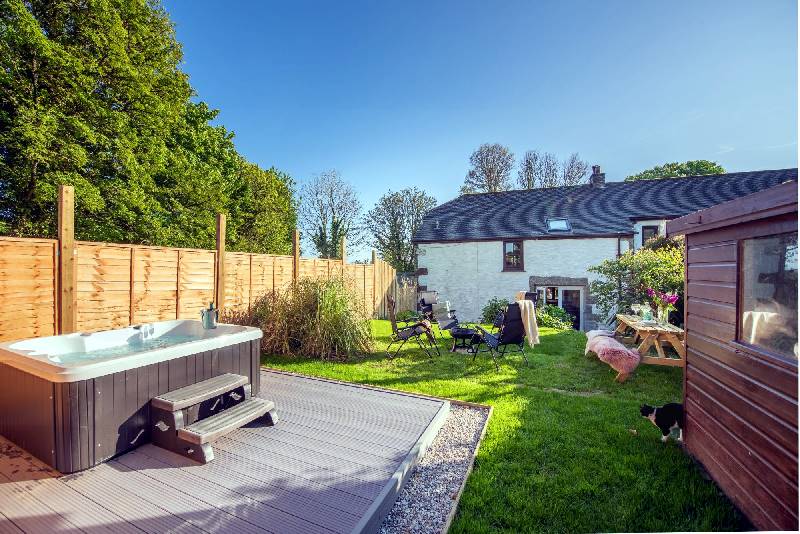 Click here for more about Rosenwyn Barn, Croft Hooper