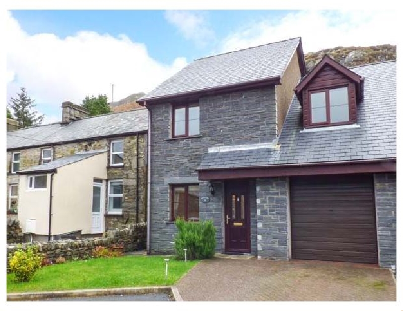 Click here for more about Bwthyn yr Ysgol