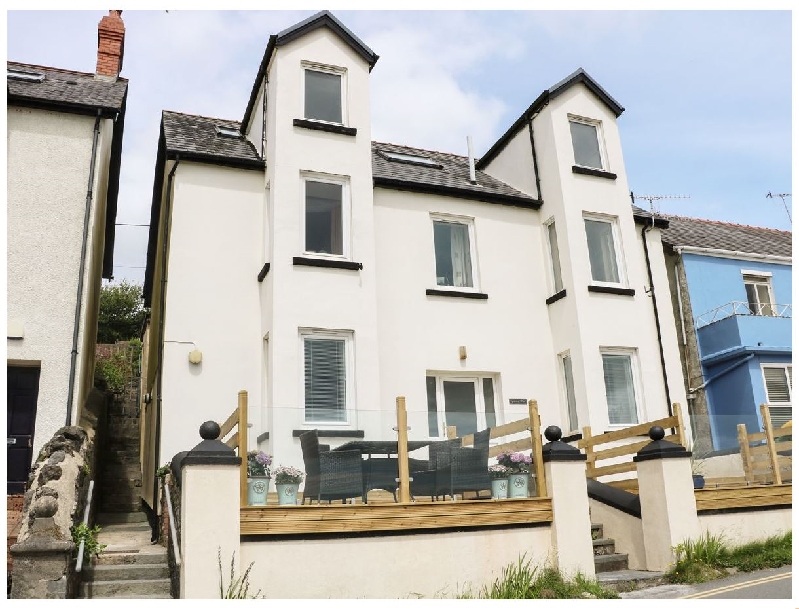Click here for more about Glan Y Mor