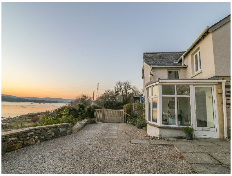 Click here for more about Clamoak Cottage