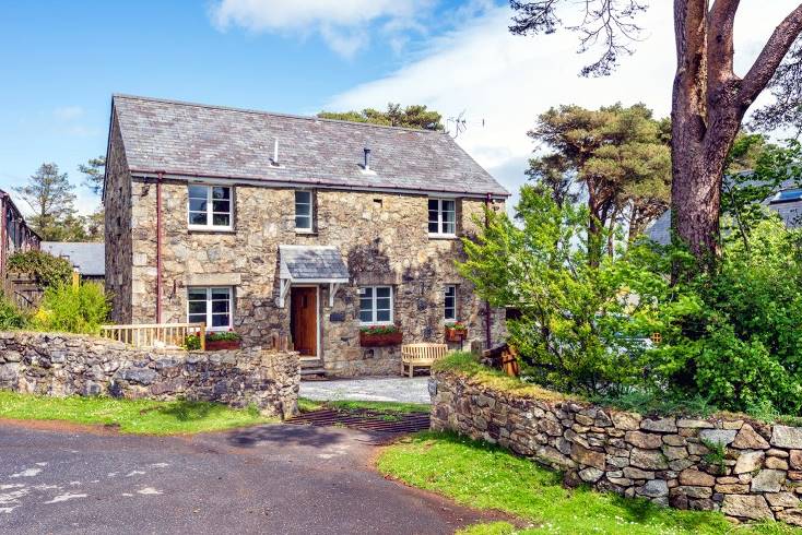 Click here for more about Rayland House